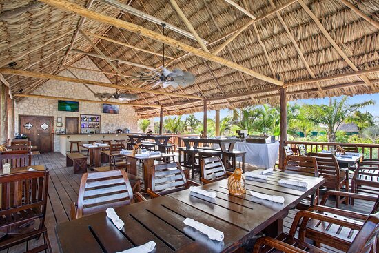open-air-dining-overlooking